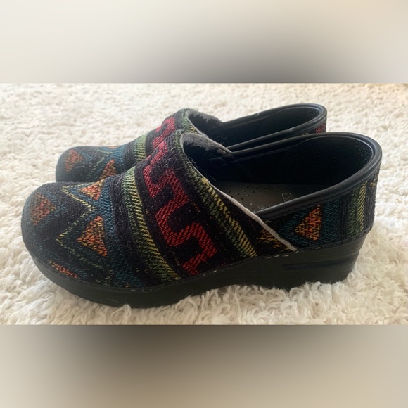 Dansko shoe 36 tapestry black embroidered aztec euc vibrant cleaned professional - Picture 4 of 5
